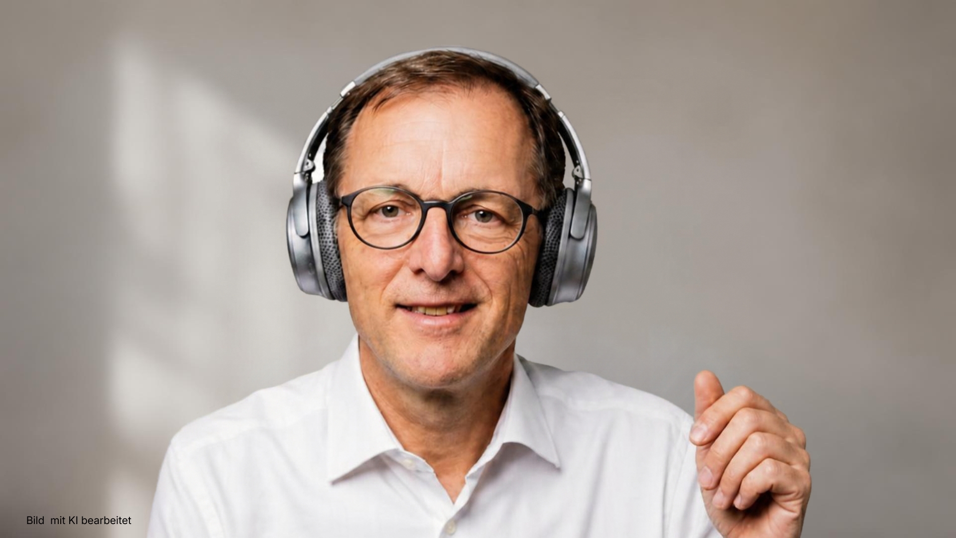 Blog Herz & Verstand 1 Dr. Andreas Baum mit Kopfhörern